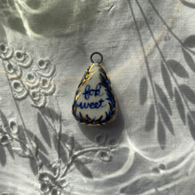 Load image into Gallery viewer, 82. fok weet talisman