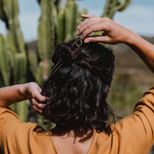 Load image into Gallery viewer, Twisted hairpins