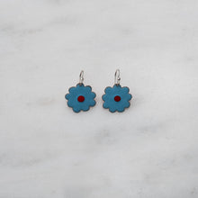 Load image into Gallery viewer, Enamel flower 4