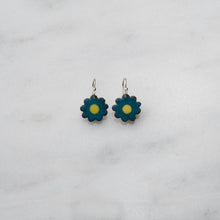 Load image into Gallery viewer, Enamel flower 7