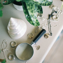 Load image into Gallery viewer, Eye amulet brass