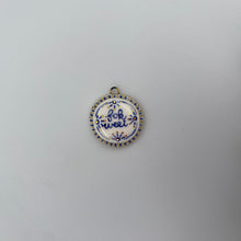 Load image into Gallery viewer, 47. fok weet talisman
