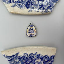 Load image into Gallery viewer, 51. fok weet talisman
