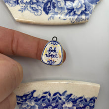 Load image into Gallery viewer, 51. fok weet talisman
