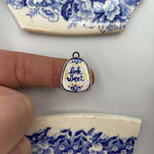 Load image into Gallery viewer, 51. fok weet talisman
